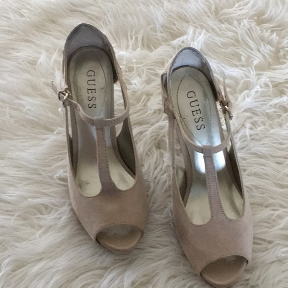 Guess Pumps - Picture 2 of 2